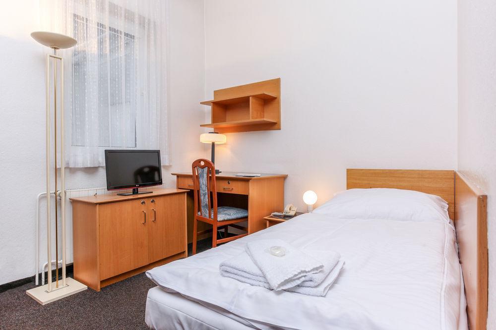 Astra Hotel 3*