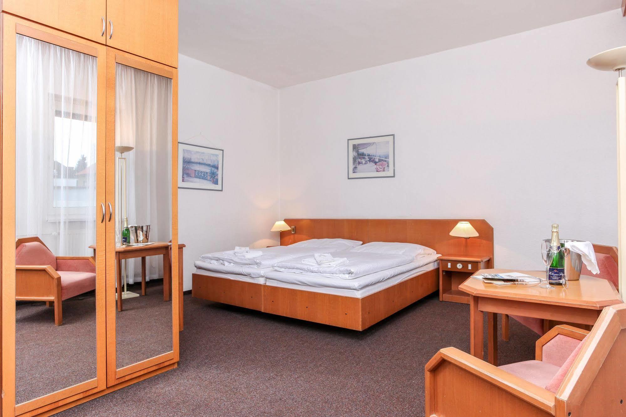 Otel Astra 3*